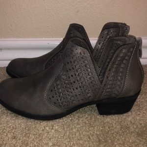 Boutique by Corkys size 6 booties